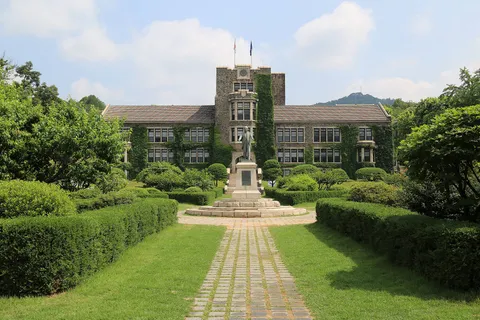 Университет Ёнсе